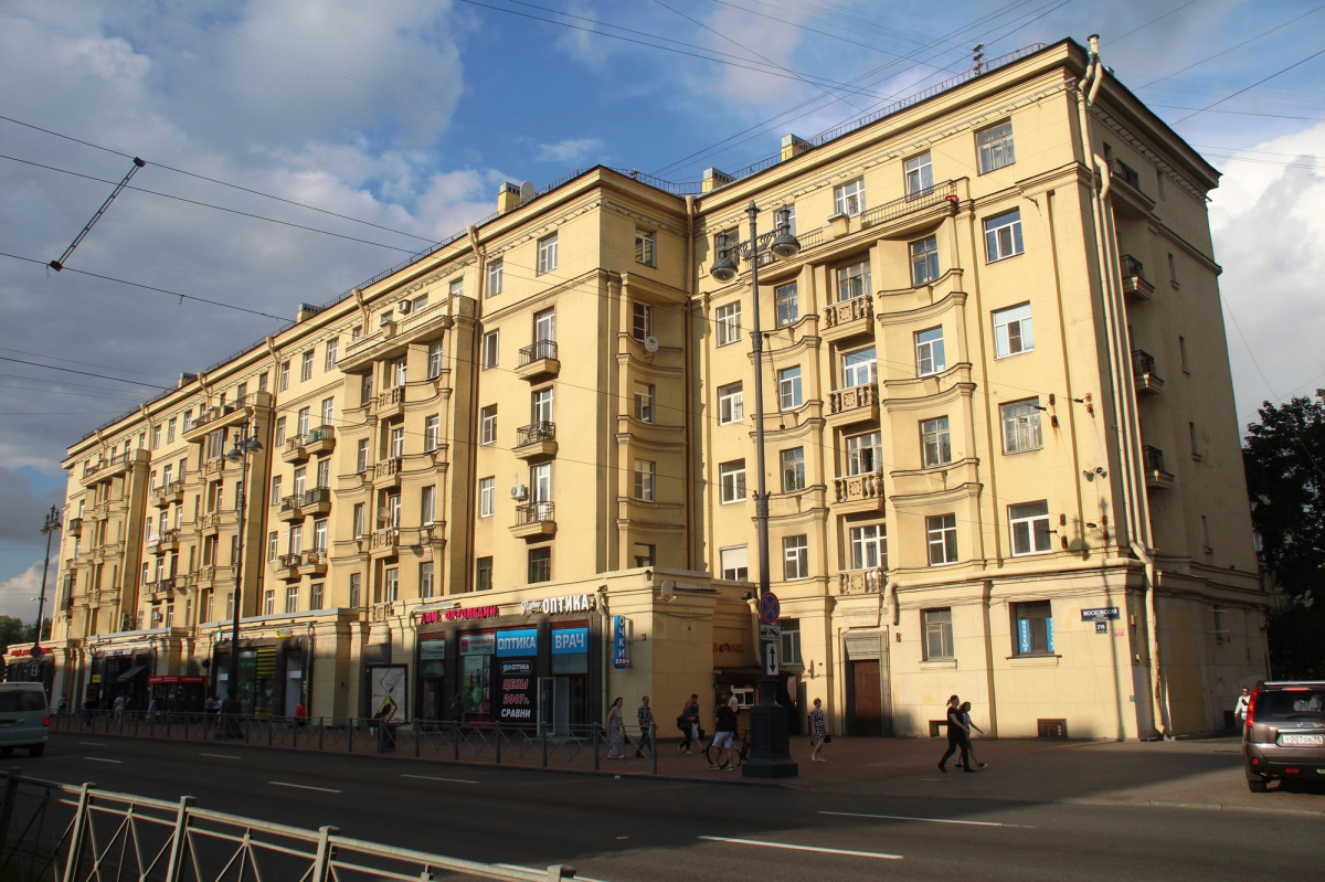 Остекление пластиковыми окнами в сталинке
