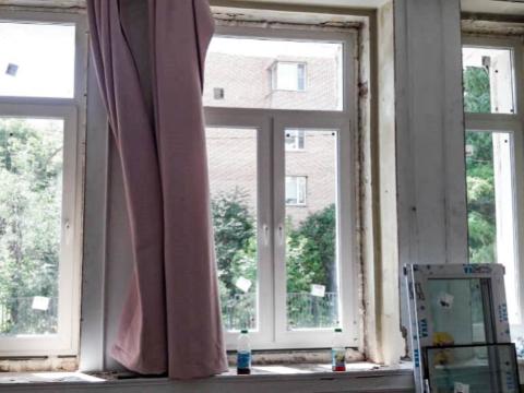 Установили три окна с фрамугами