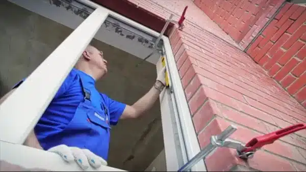 Зазоры в окнах: технология устранения